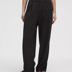 LULULEMON — High-pleat Wide-Leg Trouser
